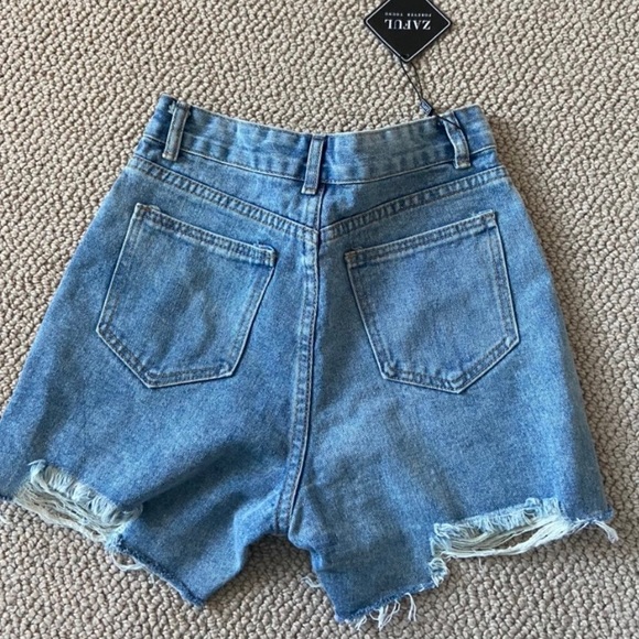 🐚🌊 Zaful Ripped Jean Shorts 🐚🌊 - Picture 4 of 4